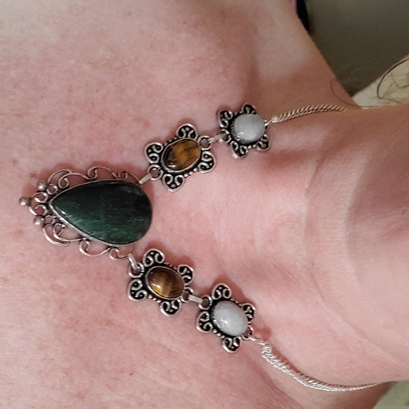 New Nephrite, Tiger Eye and Rainbow Moonstone Silver Necklace. - Picture 5 of 16